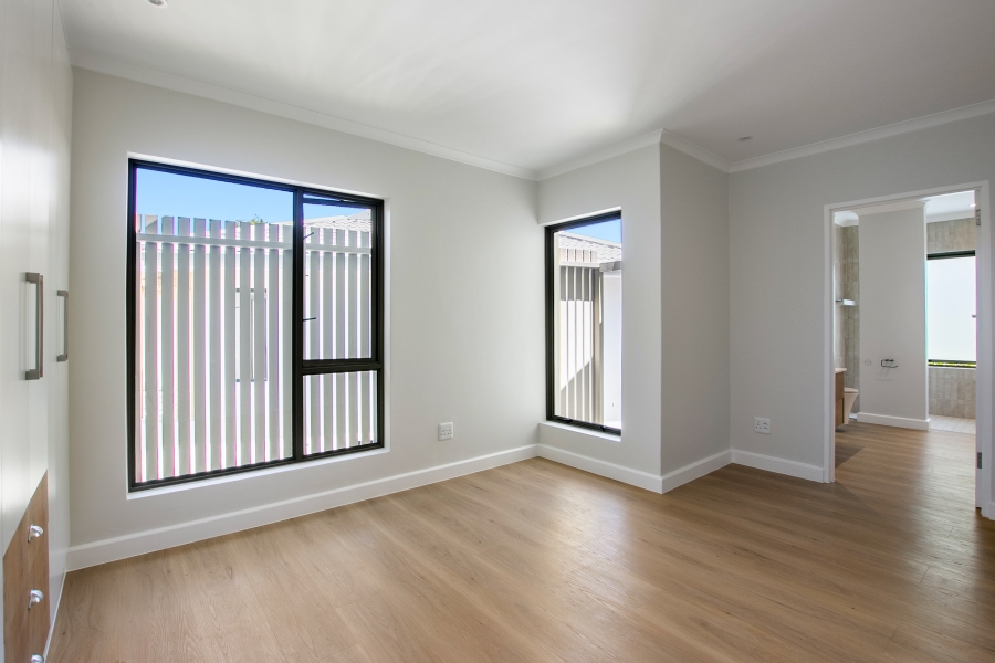 4 Bedroom Property for Sale in Leisure Isle Western Cape